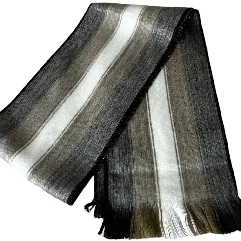 Beautiful alpaca scarf from Ecuador - Picture 3 of 11